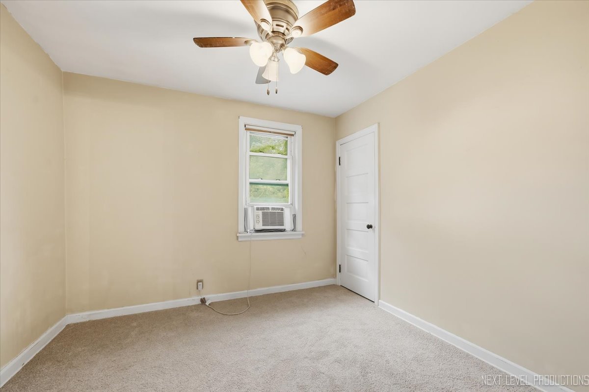 1705 Riverside Avenue St. Charles, IL 60174 - Photo 9 of 30 Gallery Image 9