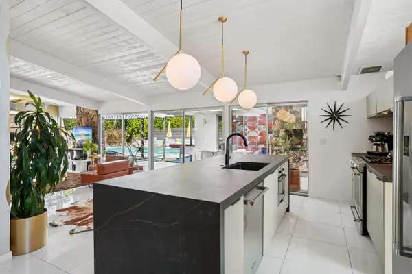 $1,595,000 | 2101 North Berne Drive, Palm Springs, CA 92262