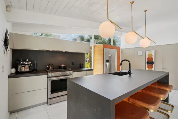 $1,595,000 | 2101 North Berne Drive, Palm Springs, CA 92262