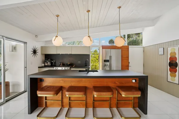 $1,595,000 | 2101 North Berne Drive, Palm Springs, CA 92262