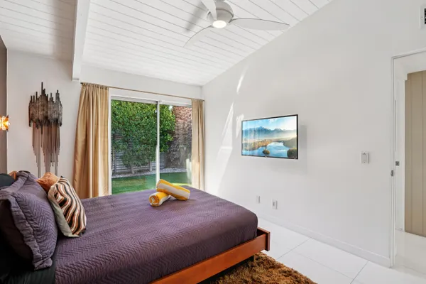 $1,595,000 | 2101 North Berne Drive, Palm Springs, CA 92262