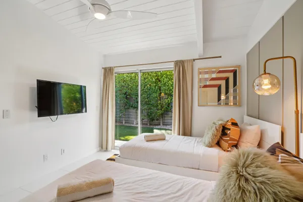 $1,595,000 | 2101 North Berne Drive, Palm Springs, CA 92262