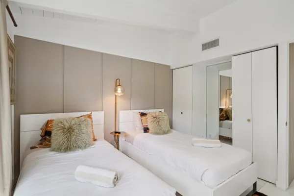 $1,595,000 | 2101 North Berne Drive, Palm Springs, CA 92262