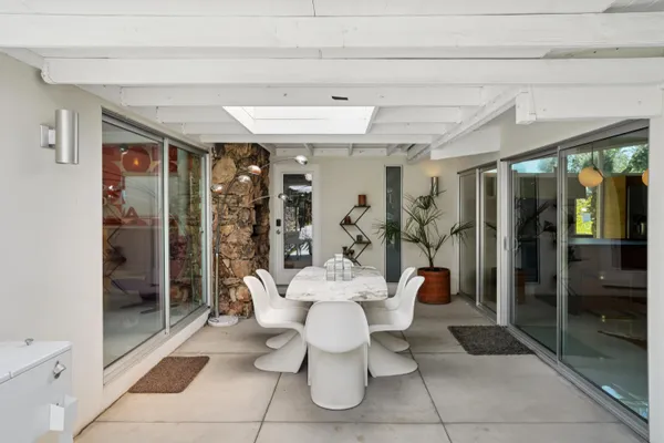 $1,595,000 | 2101 North Berne Drive, Palm Springs, CA 92262