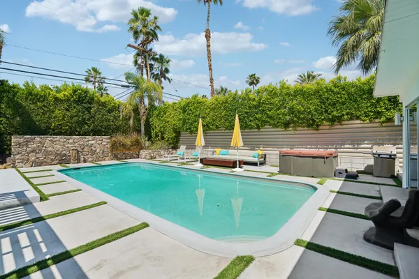 $1,595,000 | 2101 North Berne Drive, Palm Springs, CA 92262