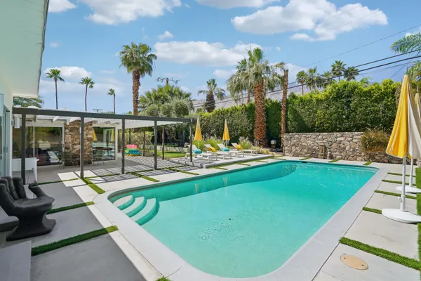 $1,595,000 | 2101 North Berne Drive, Palm Springs, CA 92262
