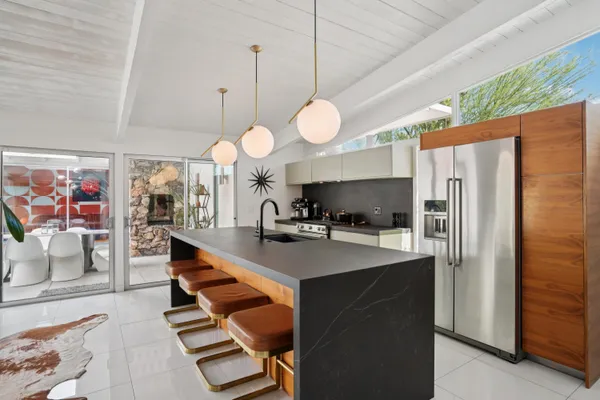 $1,595,000 | 2101 North Berne Drive, Palm Springs, CA 92262
