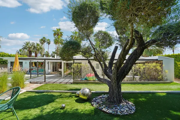 $1,595,000 | 2101 North Berne Drive, Palm Springs, CA 92262