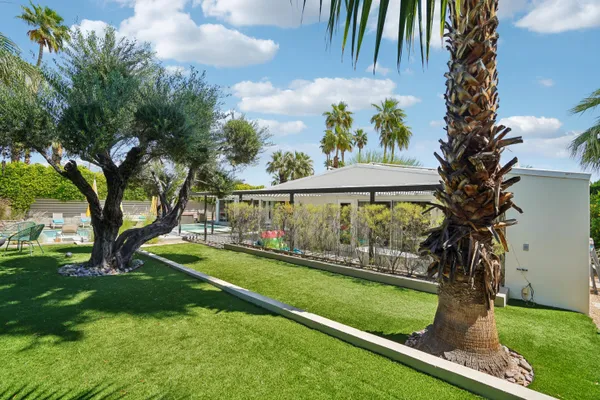$1,595,000 | 2101 North Berne Drive, Palm Springs, CA 92262