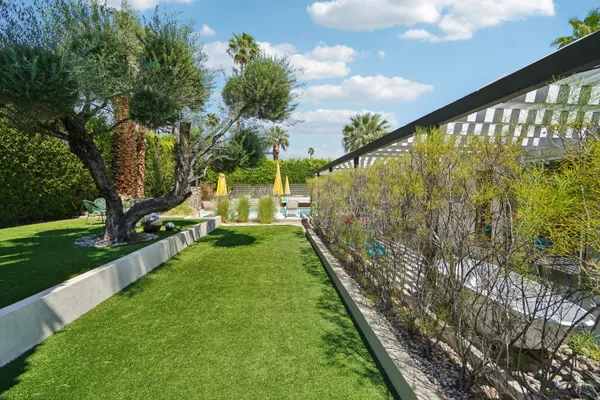 $1,595,000 | 2101 North Berne Drive, Palm Springs, CA 92262