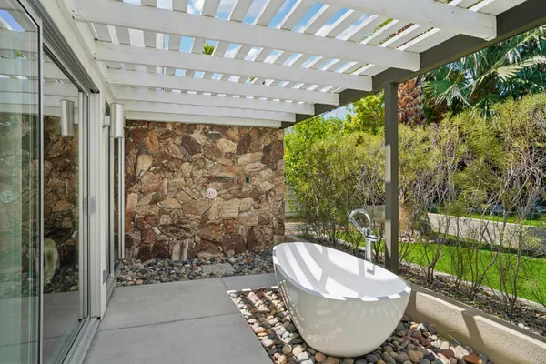 $1,595,000 | 2101 North Berne Drive, Palm Springs, CA 92262