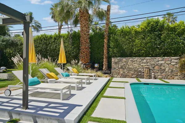 $1,595,000 | 2101 North Berne Drive, Palm Springs, CA 92262