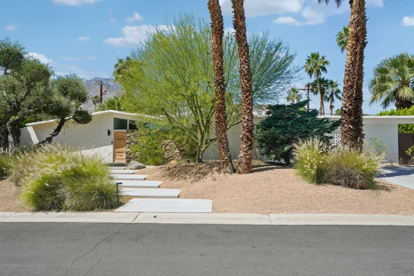$1,595,000 | 2101 North Berne Drive, Palm Springs, CA 92262