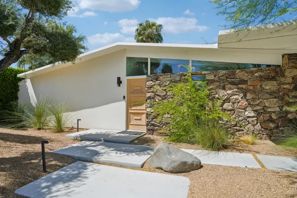 $1,595,000 | 2101 North Berne Drive, Palm Springs, CA 92262