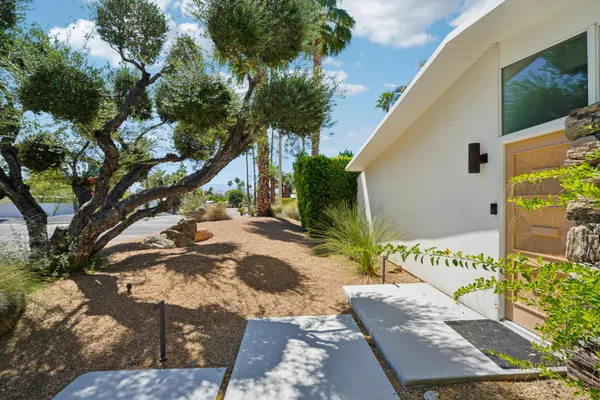 $1,595,000 | 2101 North Berne Drive, Palm Springs, CA 92262