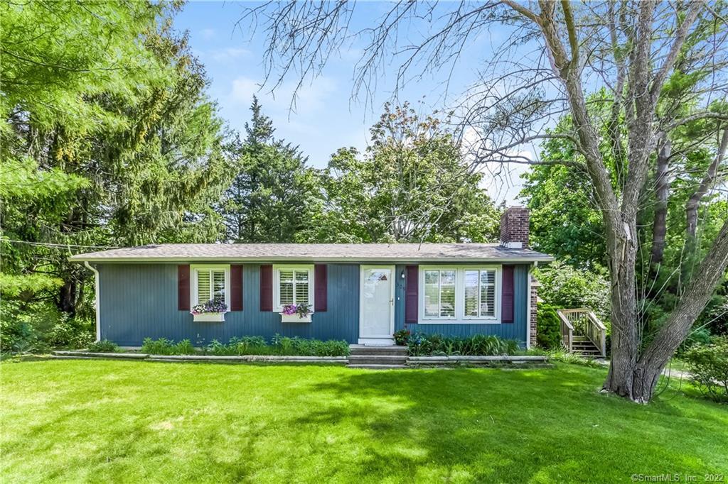 Welcome to 309 Sea Spray! An adorable beach cottage down the street from Old Lyme Shores Beach!