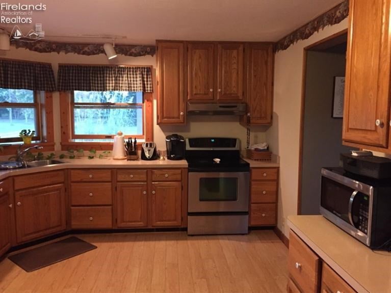 2275 Sunnyside Road Vermilion, OH 44089 - Photo 3 of 10 Gallery Image 3