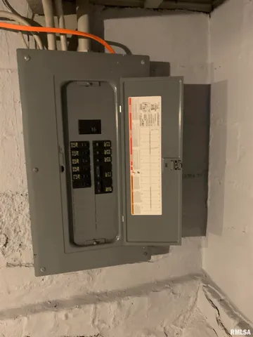 $114,900 | 518 West Willcox Avenue, Peoria, IL 61604