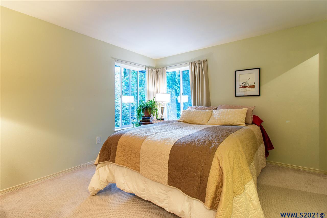 5156 Southwest Multnomah Boulevard Portland, OR 97219 - Photo 17 of 25 Gallery Image 17