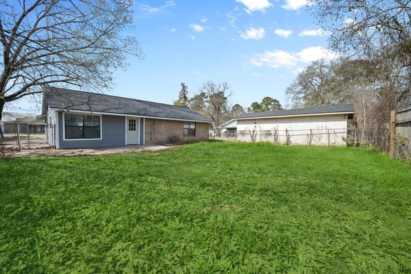 a view of a house with a backyard