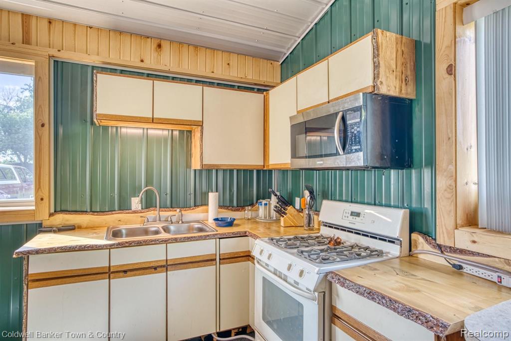 8888 North Robb Road Fowlerville, MI 48836 - Photo 29 of 32