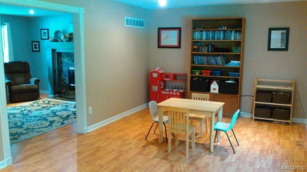 22186 Clark Road Belleville, MI 48111 - Photo 12 of 31