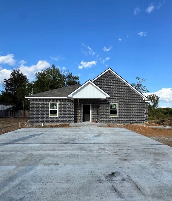 602 7th Street Navasota, TX 77868 - Photo 1 of 4 a front view of a house with a yard