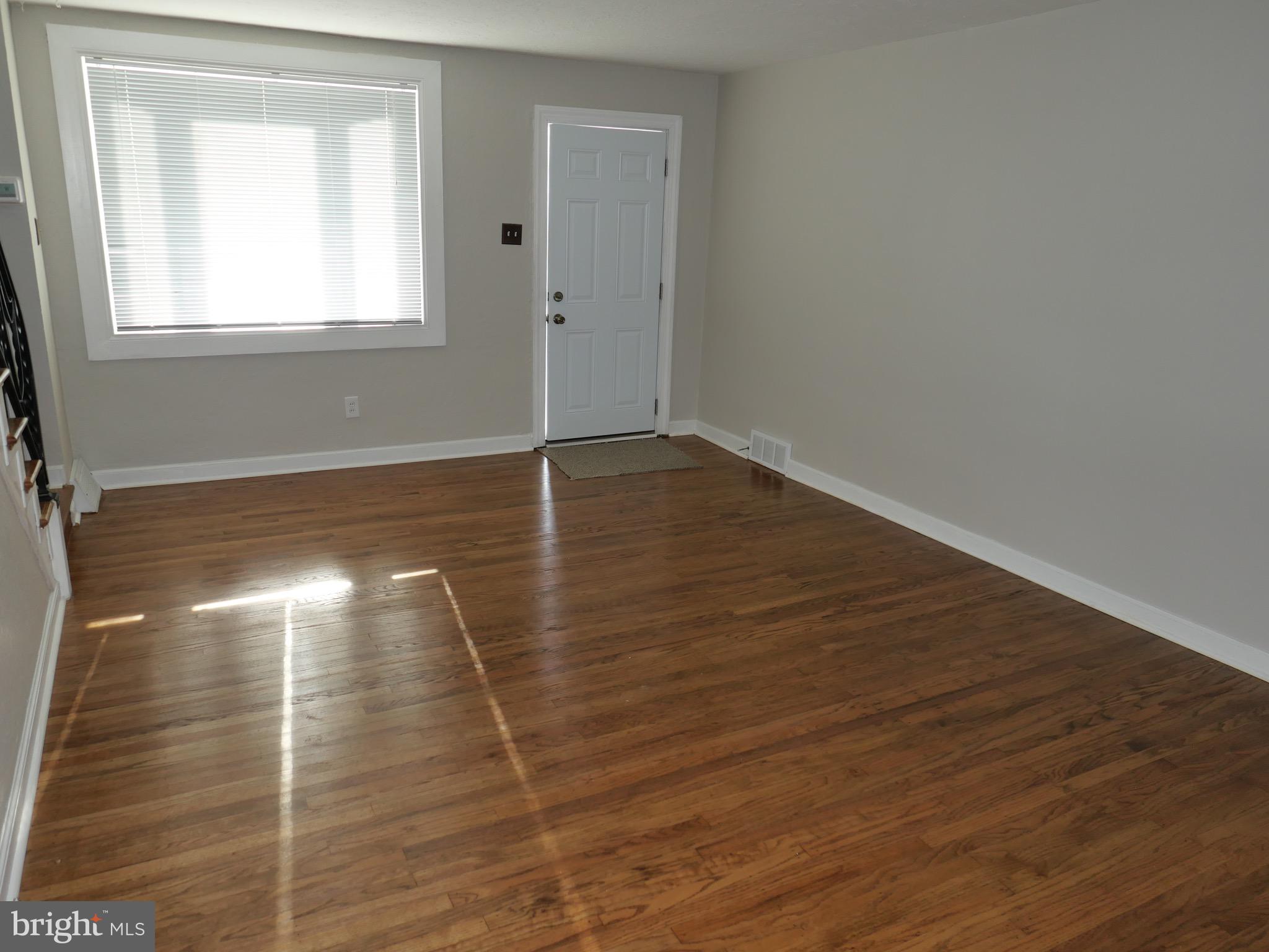 236 Blanchard Road Drexel Hill, PA 19026 - Photo 4 of 26 Living Room