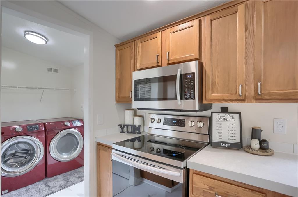 140 McCaslin Road New Castle, PA 16101 - Photo 8 of 28 a kitchen with a stove and a microwave