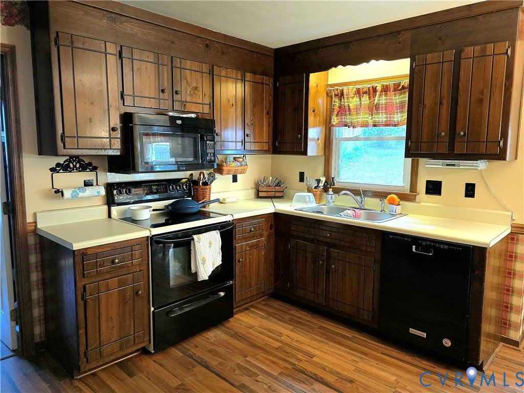 13305 Pointer Ridge Terrace Midlothian, VA 23112 - Photo 6 of 24 a kitchen with a sink stove and microwave