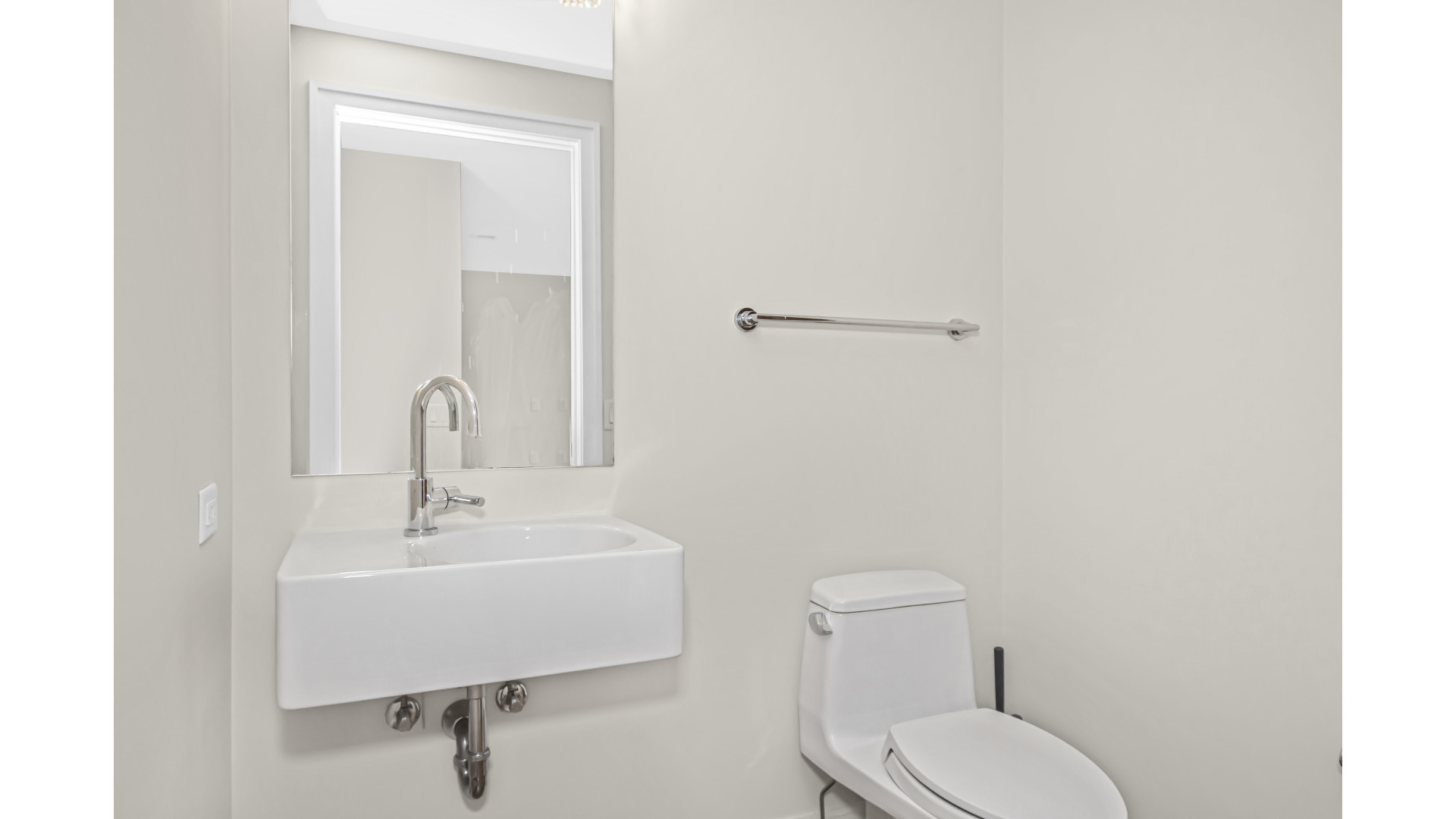 340 East Randolph Street, Unit 404 Chicago, IL 60601 - Photo 14 of 20 a bathroom with a toilet sink and mirror