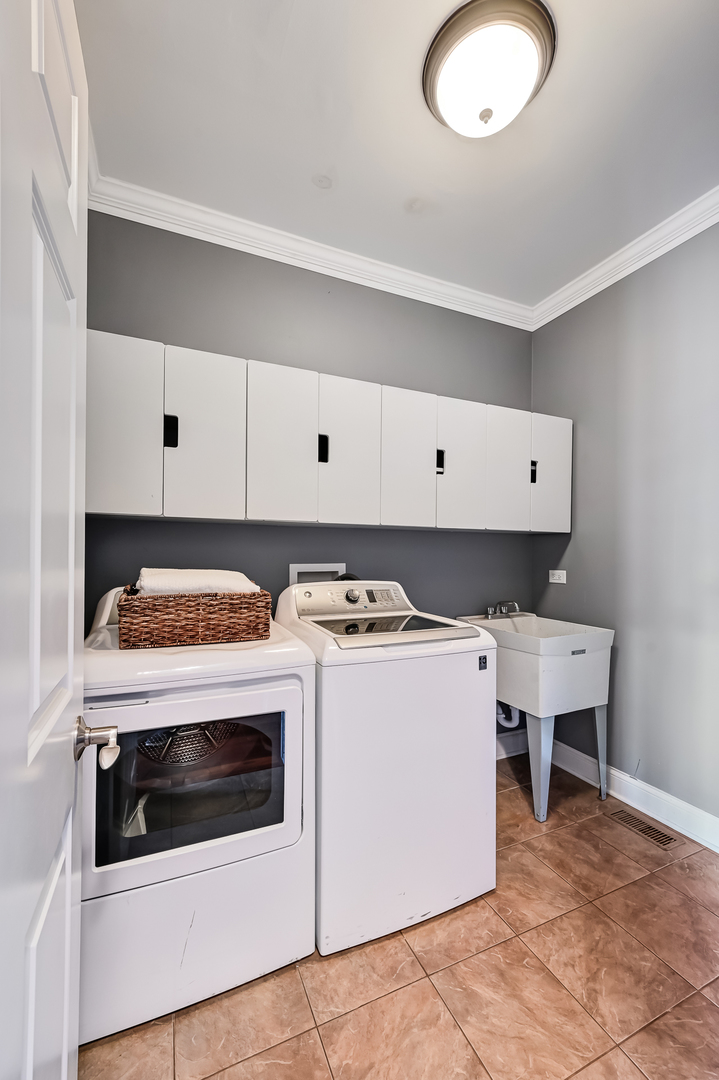 14951 South Preserve Drive Lockport, IL 60441 - Photo 13 of 25 a stove top oven sitting inside of a kitchen
