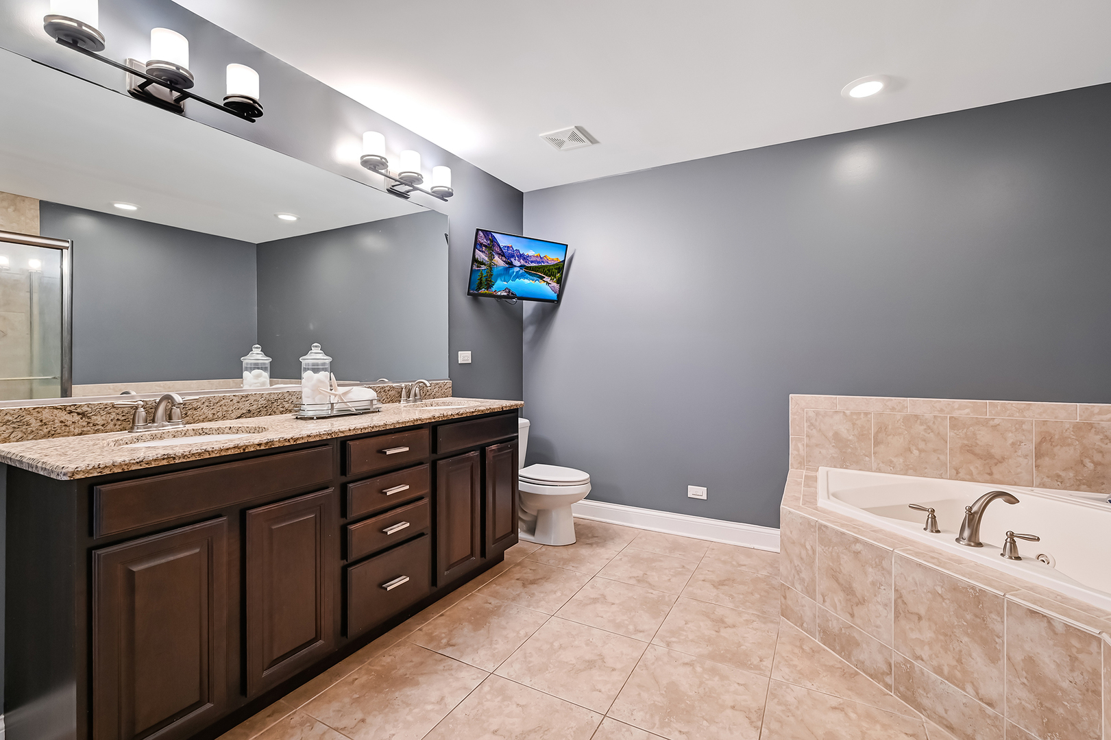14951 South Preserve Drive Lockport, IL 60441 - Photo 16 of 25 a bathroom with a sink a toilet and a mirror