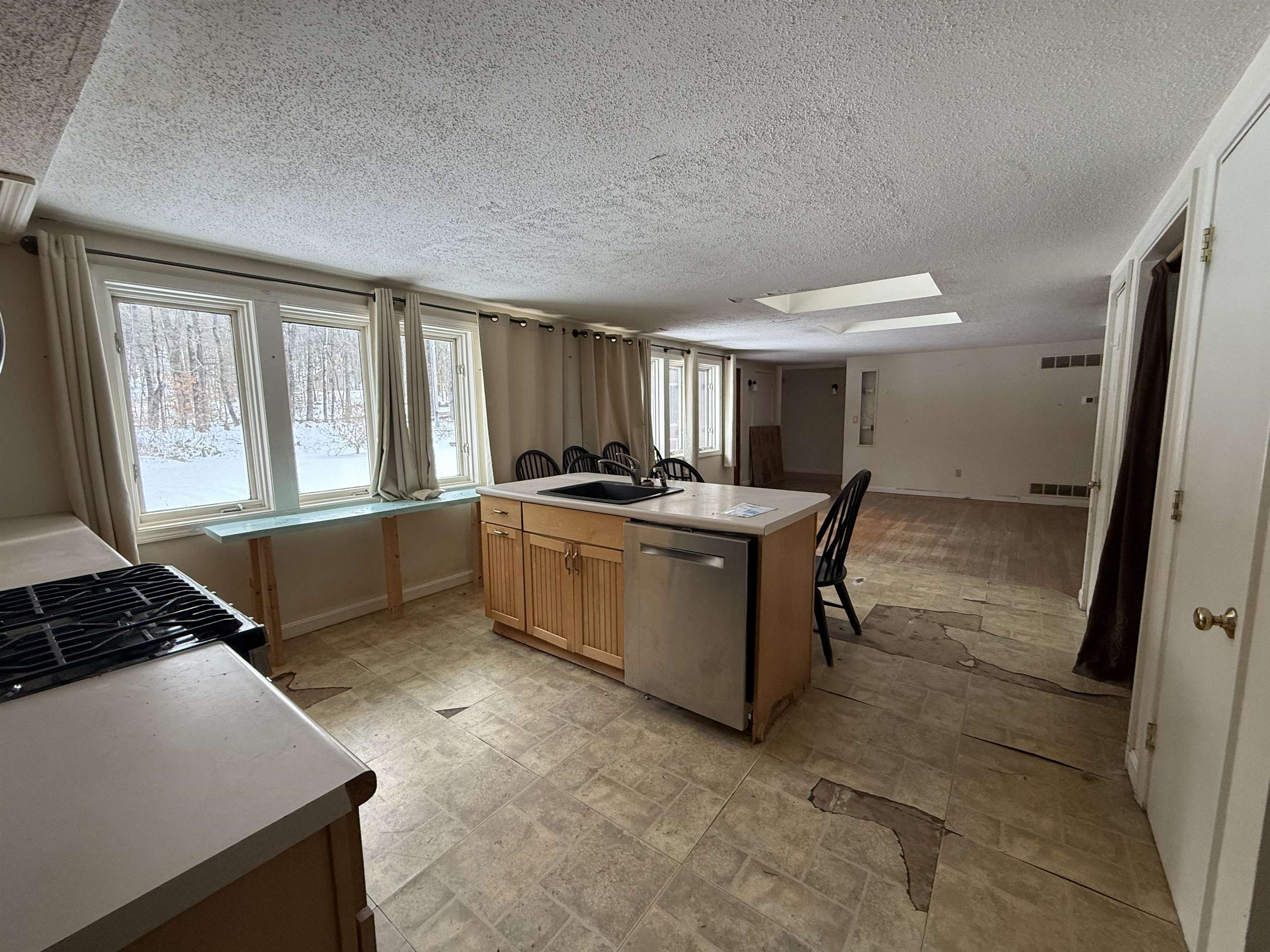 256 Middle Branch Road New Boston, NH 03070 - Photo 4 of 16