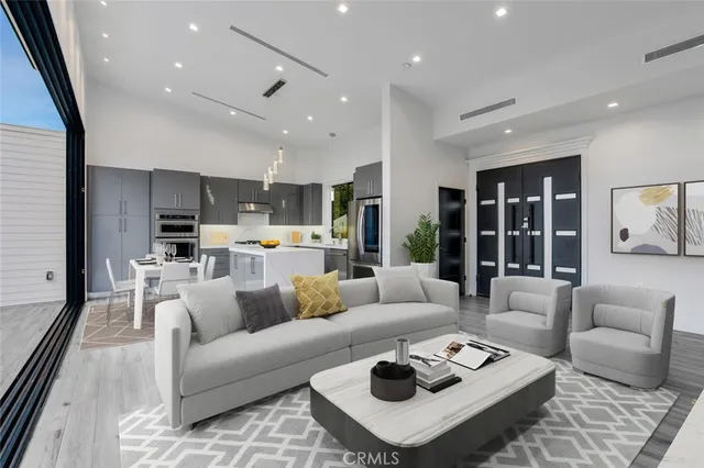 $6,495 | 19131 Menard Place, Tarzana, CA 91356