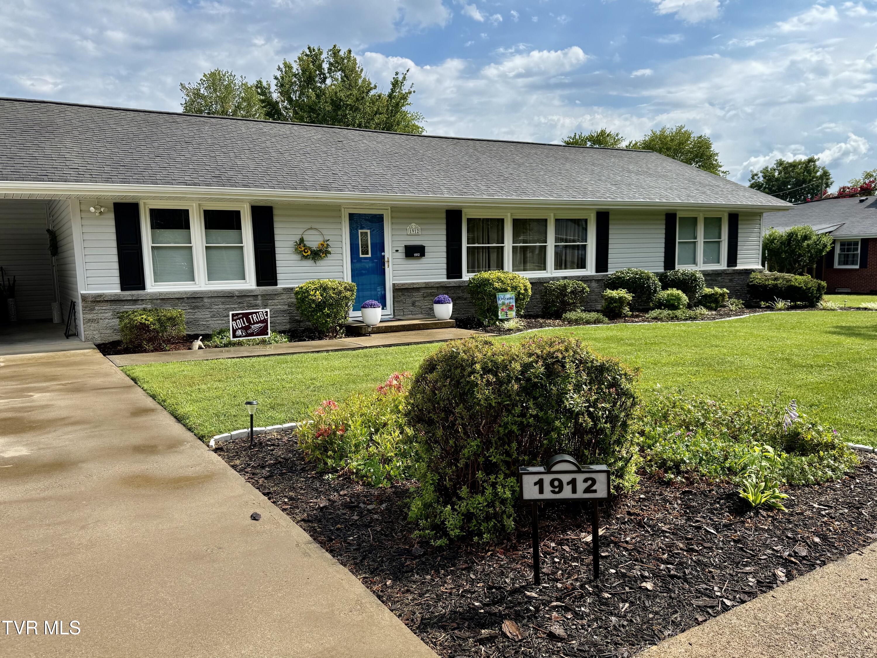 1912 Fairoaks Road Kingsport, TN 37664 - Photo 1 of 1 fairoaks front of home
