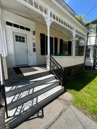$1,900 | 16 Mansion Street, Poughkeepsie, NY 12601