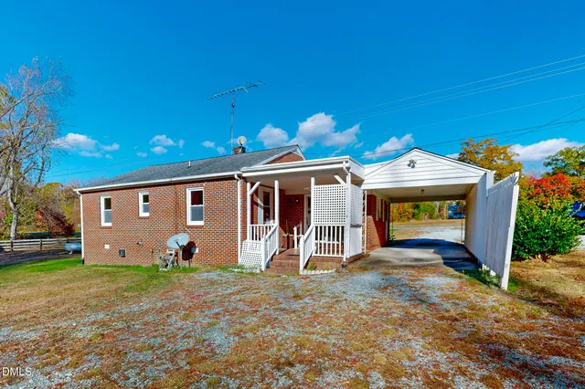 a view of outdoor space yard and porch