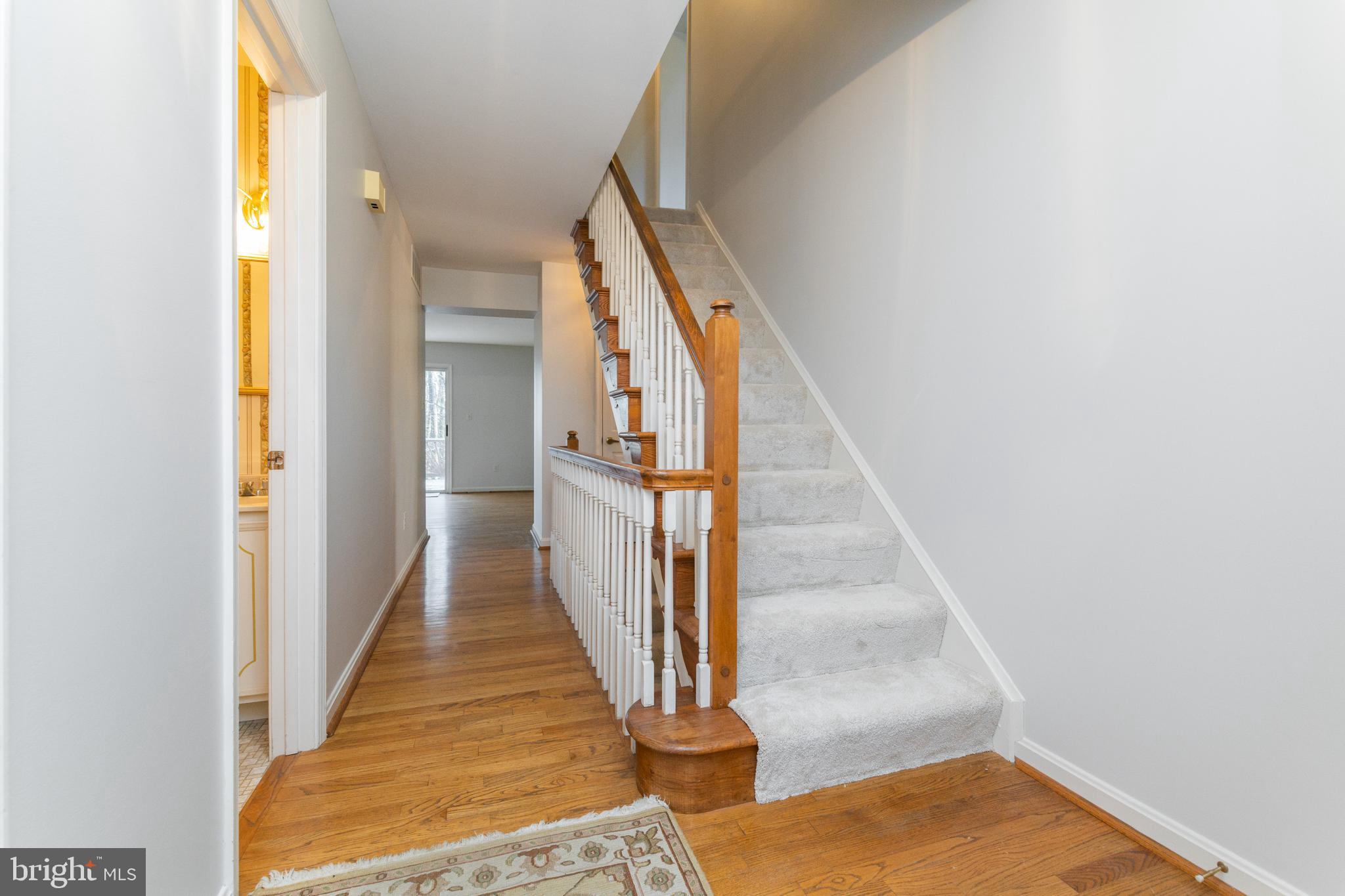 518 Andrew Hill Road Arnold, MD 21012 - Photo 4 of 39 Front foyer