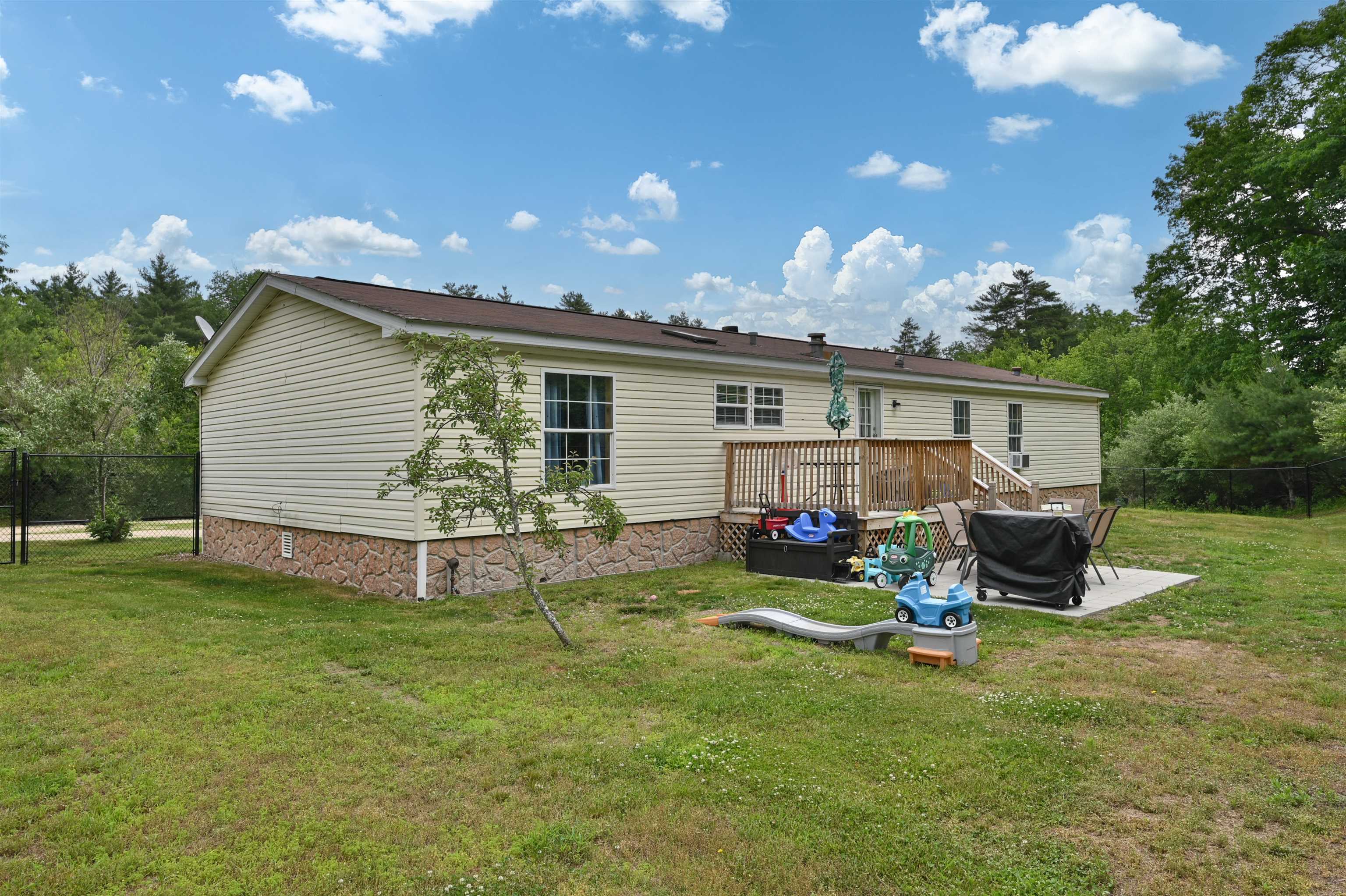 124 Chester Road Raymond, NH 03077 - Photo 10 of 43 Gallery Image 10