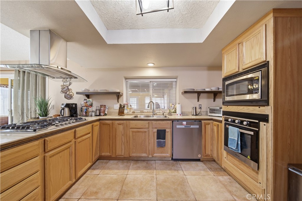 14310 Choco Road Apple Valley, CA 92307 - Photo 10 of 35 Gallery Image 10