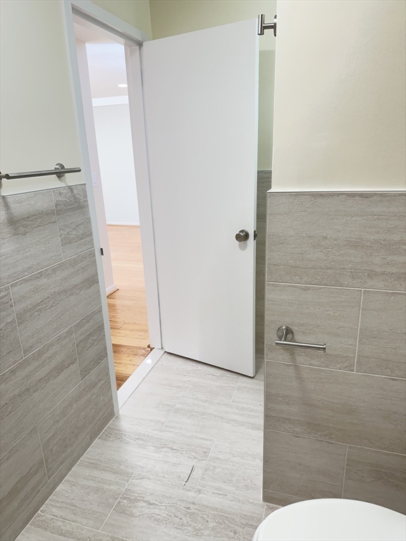 1004 Paradise Road, Unit 1K Swampscott, MA 01907 - Photo 21 of 37 a view of a bathroom