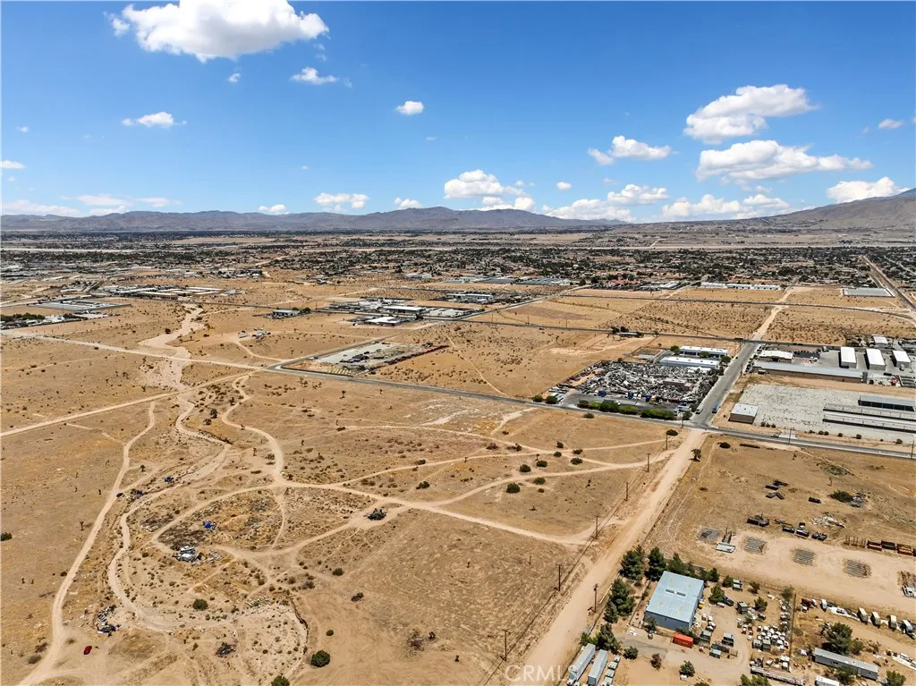 108900 Hercules Street Hesperia, CA 92345 - Photo 3 of 10 a view of an ocean