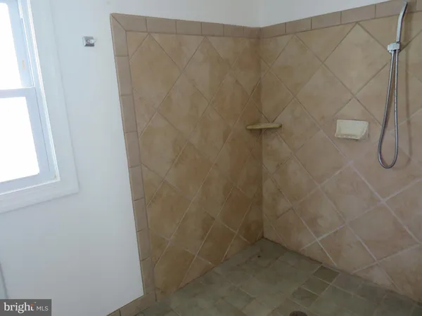 $115,000 | 35 West Chesapeake Avenue, Crisfield, MD 21817