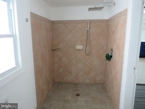 $115,000 | 35 West Chesapeake Avenue, Crisfield, MD 21817