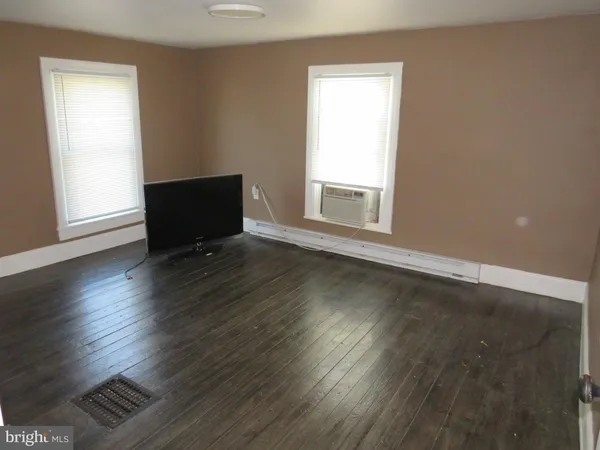 $115,000 | 35 West Chesapeake Avenue, Crisfield, MD 21817