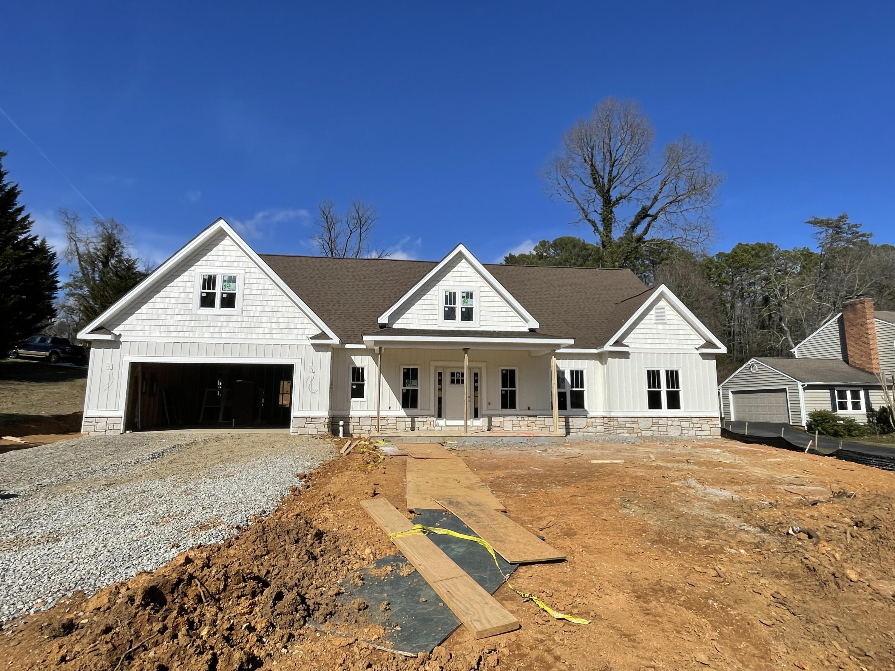 3435 Windsor Road Roanoke, VA 24018 - Photo 2 of 7 IMG_1829
