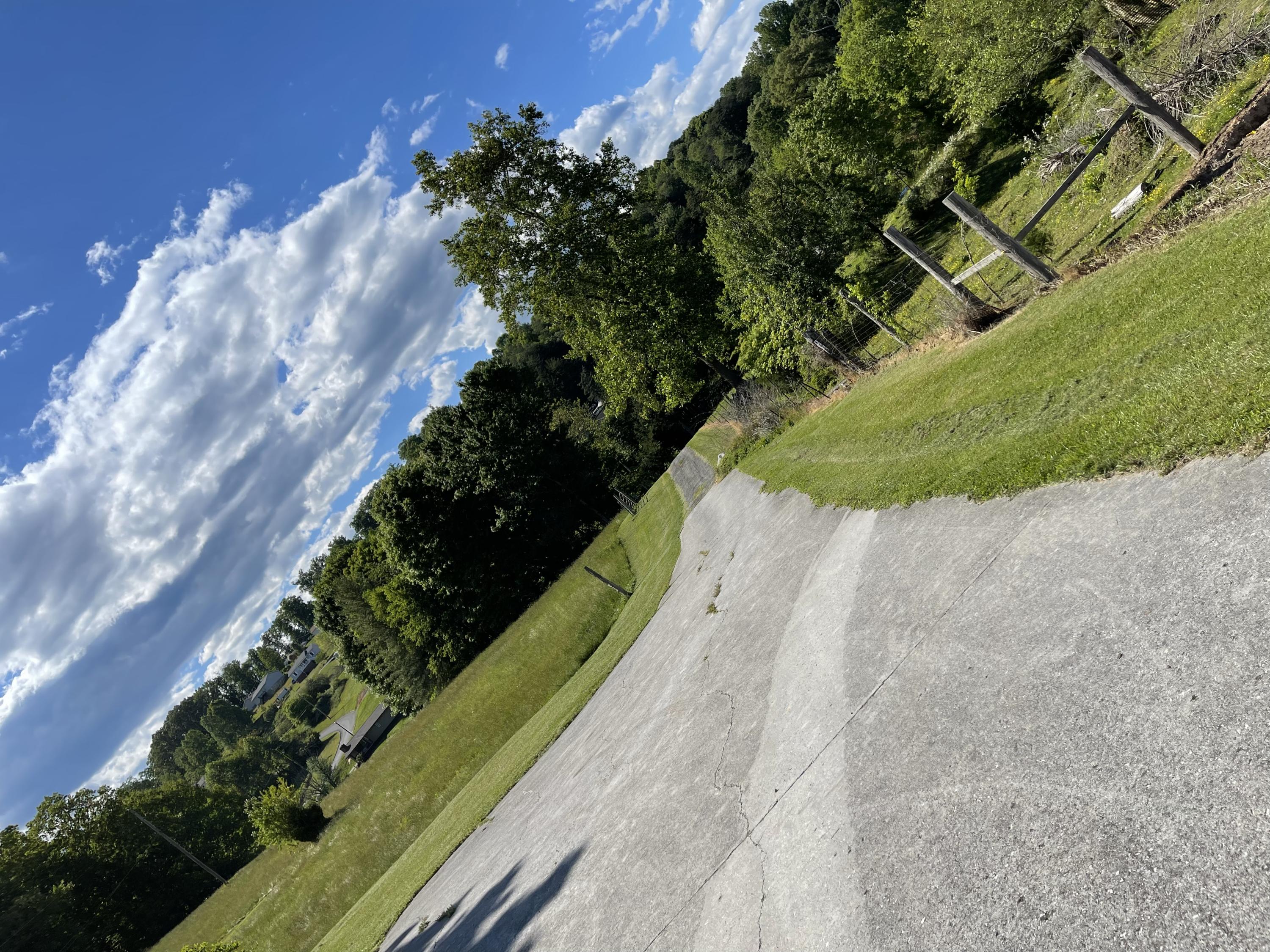 431 Carroll Hollow Road Clinton, TN 37716 - Photo 6 of 14 23C2FF26-BCBA-40A0-A455-28D4D812341D