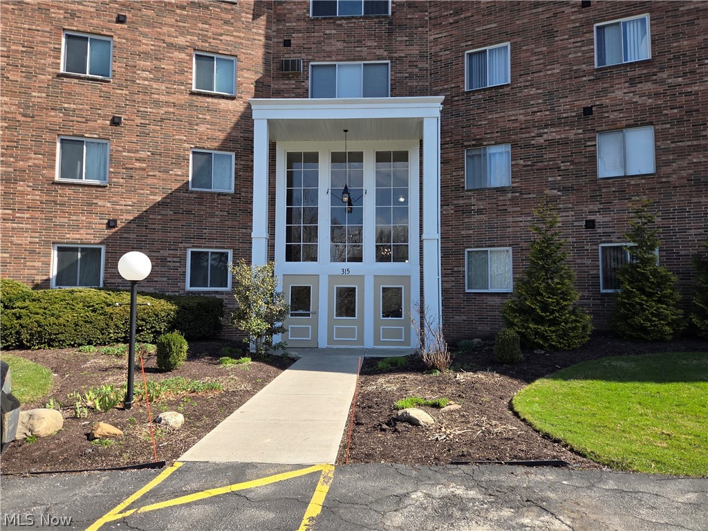 315 Solon Road, Unit 309 Chagrin Falls, OH 44022 - Photo 1 of 37 Gallery Image 1