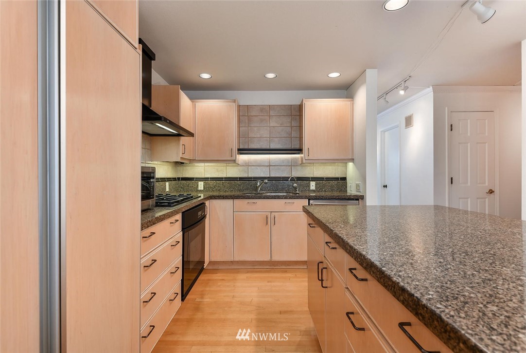 623 Main Street, Unit 3 Edmonds, WA 98020 - Photo 8 of 10 a kitchen with granite countertop a sink stove and cabinets